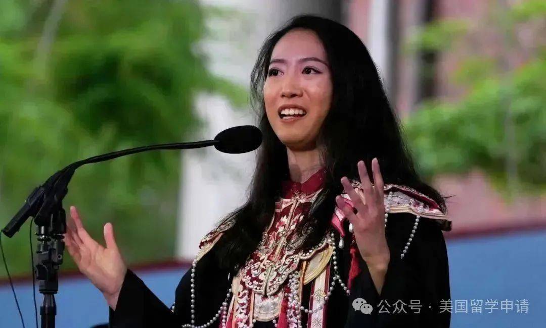 的中国女生蒋雨融来自青岛英高毕业本科就读于杜克凯发app网站震撼全场！史上首位在哈佛毕业演讲(图5)